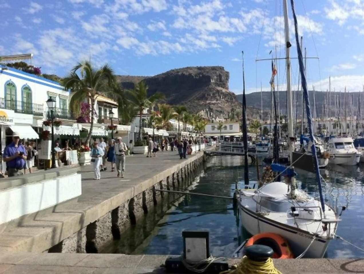 Precioso Yate En El Centro Del Puerto De Mogan Hotel Exterior foto